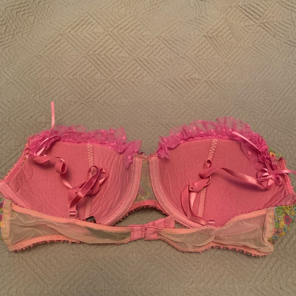 VS bra - Picture 2 of 2